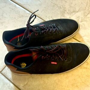 Black Levi’s shoes